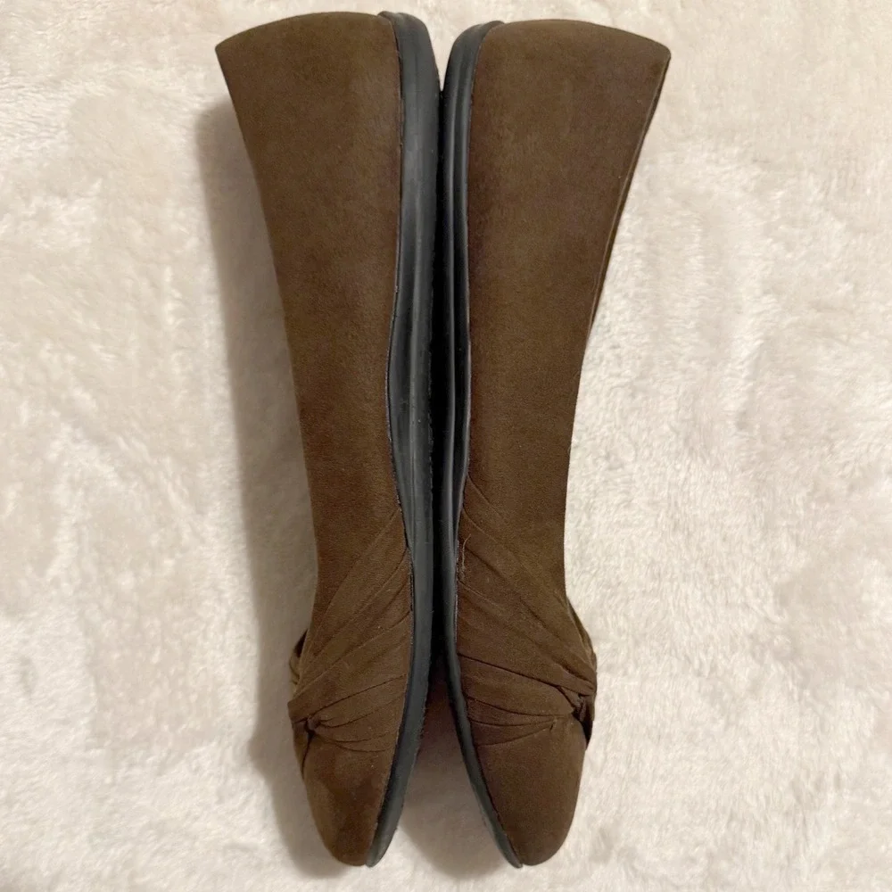 Hot Cakes Womens Brown Faux Suede Pleated Knot Round Toe Ballet Flats Size 9.5